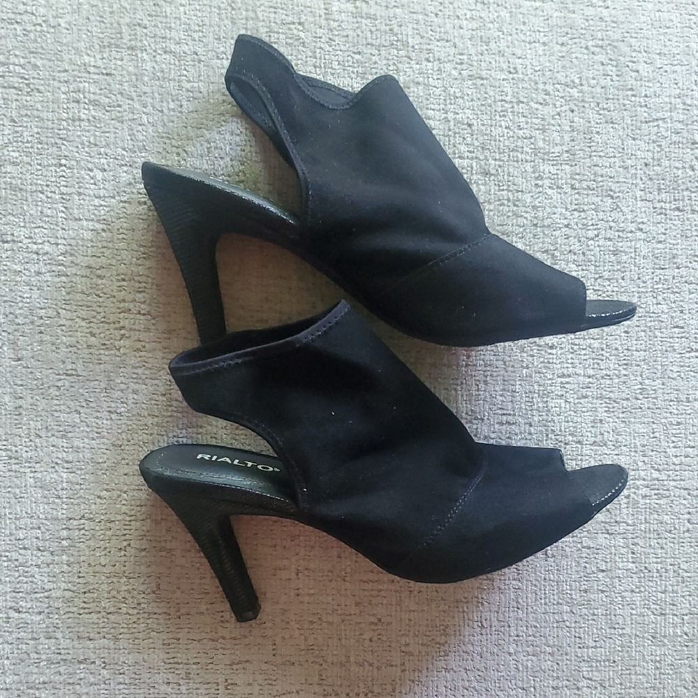 Rialto Black Open-Toe Sandals - Lightweight